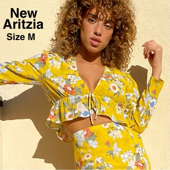 Aritzia Tops - NWT Aritzia Sunday Best floral printed Crop Tie-Front Blouse Size M Wtags⭐️⭐️⭐️